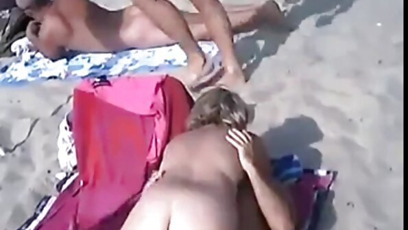 Грудаста блондинка збудилася і вирішує роздягтися на ліжку, порно на сайті перш ніж грати зі своєю тугою кицькою