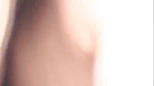 Айві Сноу демонструє свою ідеальну круглу дупу, коли русский секс сайт вона скидає спідницю
