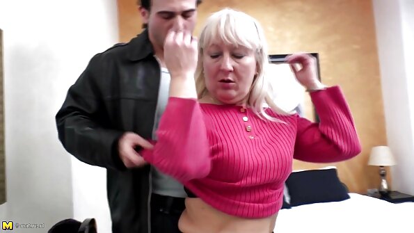 Карла русские секс сайты Спайс - одна сексуальна танцівниця в своєму рожевому вбранні
